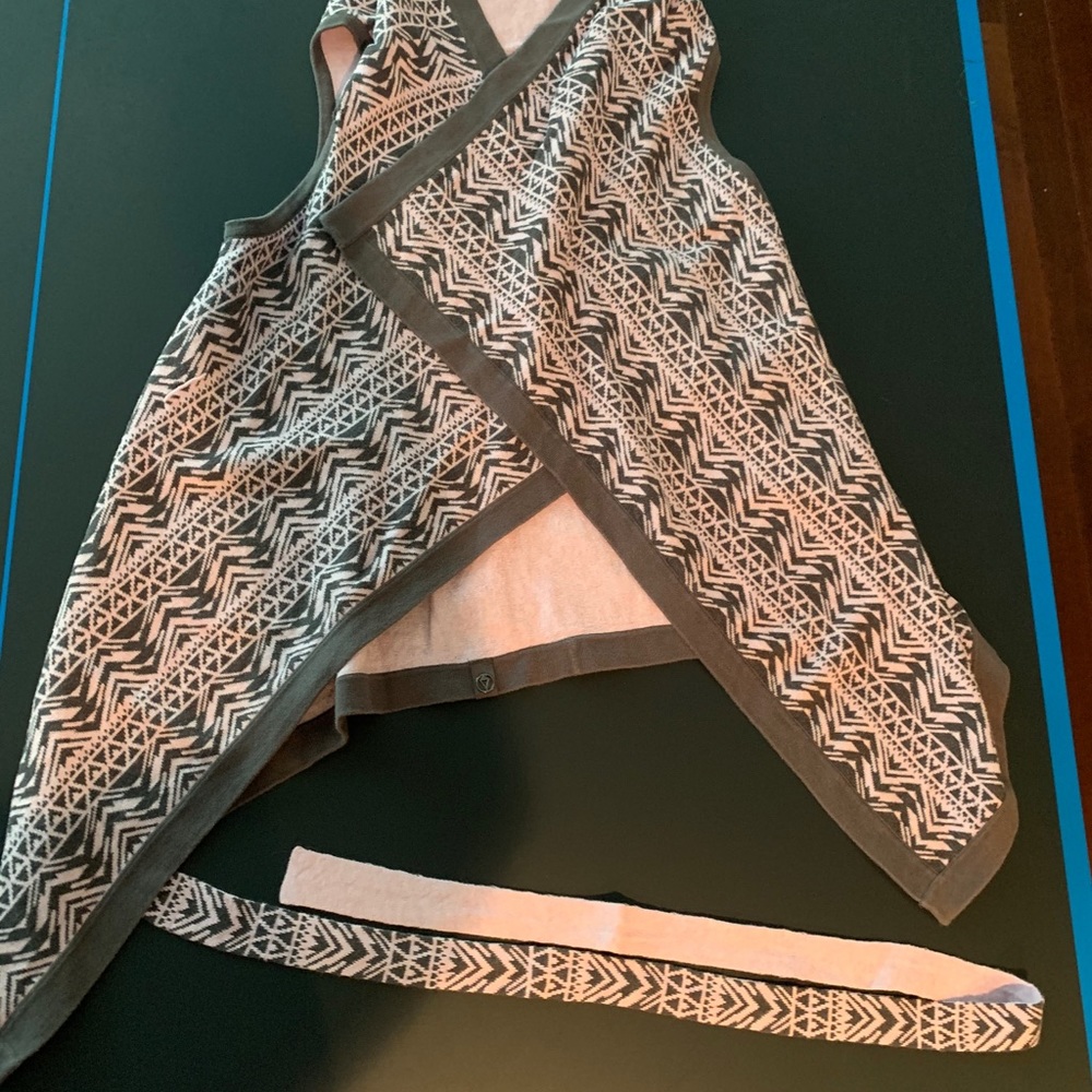 Ivivva sweater